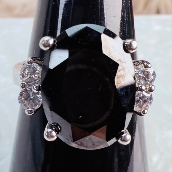 Pretty Silvertone size 8 1/2 costume statement ring - Picture 4 of 4